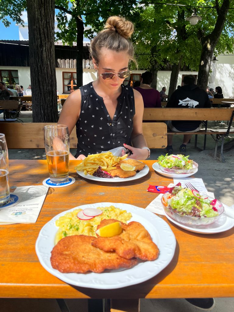 Schnitzel lunch in the Griefenklau biergarten, Bamberg