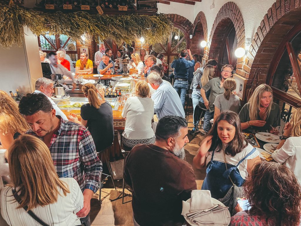Busy bar and dining area at Nou Manolin in Alicante