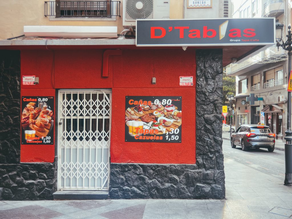 The exterior of D'Tablas restaurant