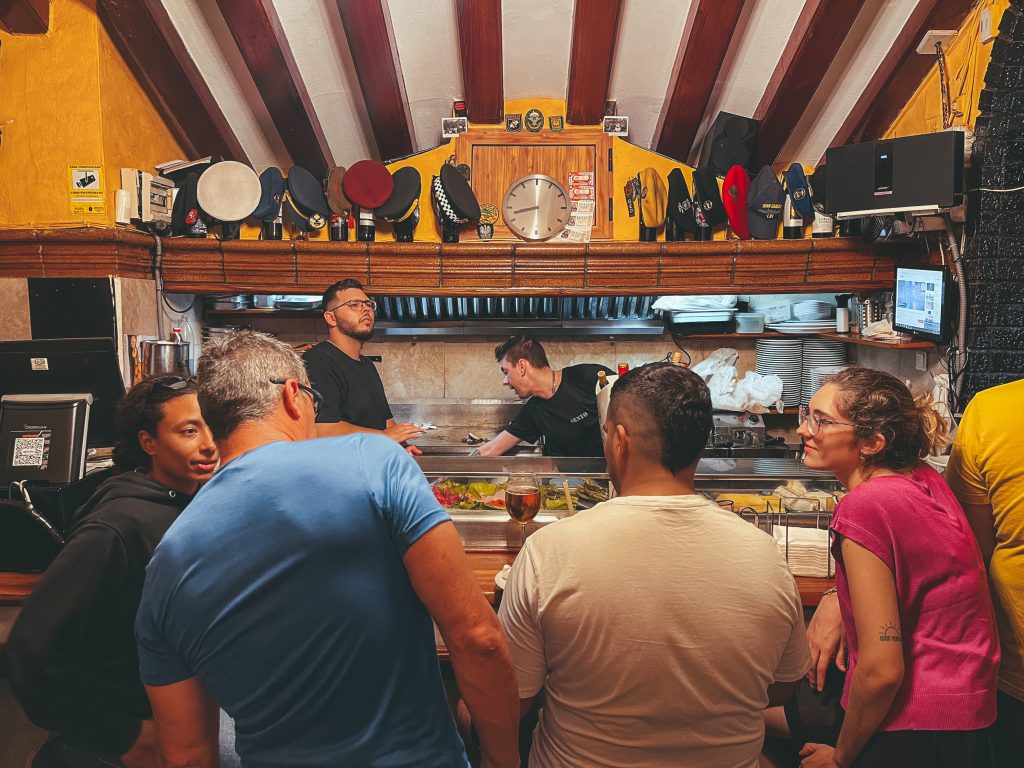 Busy bar at Sento in Alicante