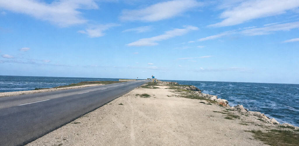 Pedraplén verso Cayo Coco tra mare e cielo