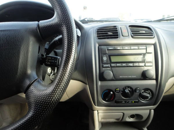 Kfz Autoradio Adapter mit CAN-B Schnittstelle für Radio Upgrade.