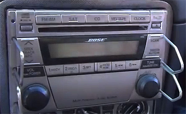 Autoradio Adapter für BMW CAN-B Schnittstelle, hochwertige Lösung für Car Radio Updates.