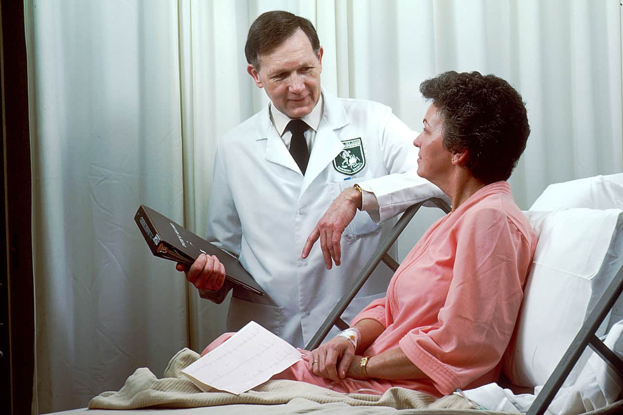 1280px-Oncology_doctor_consults_with_patient