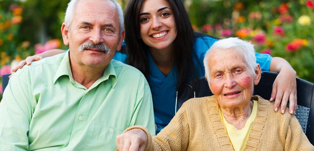 Elderly-couple-and-nurse-in-nursing-home-in-Ohio