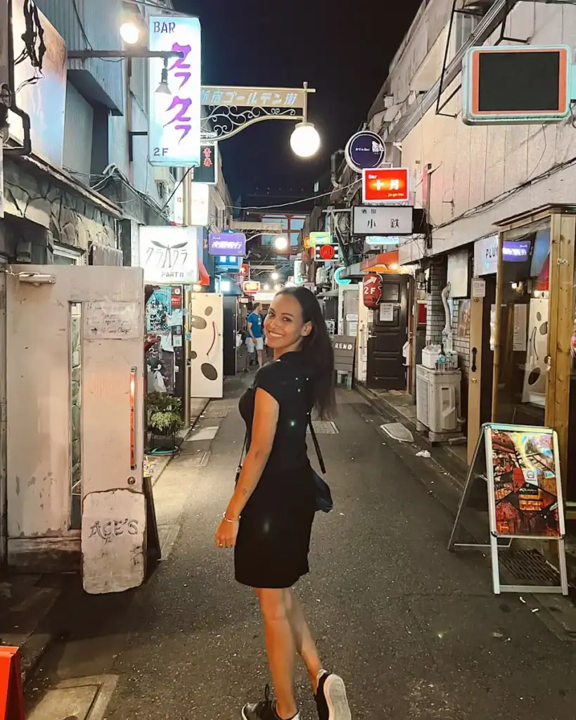 sarah in the streets of golden gai in the evening in tokyo 3 days in tokyo