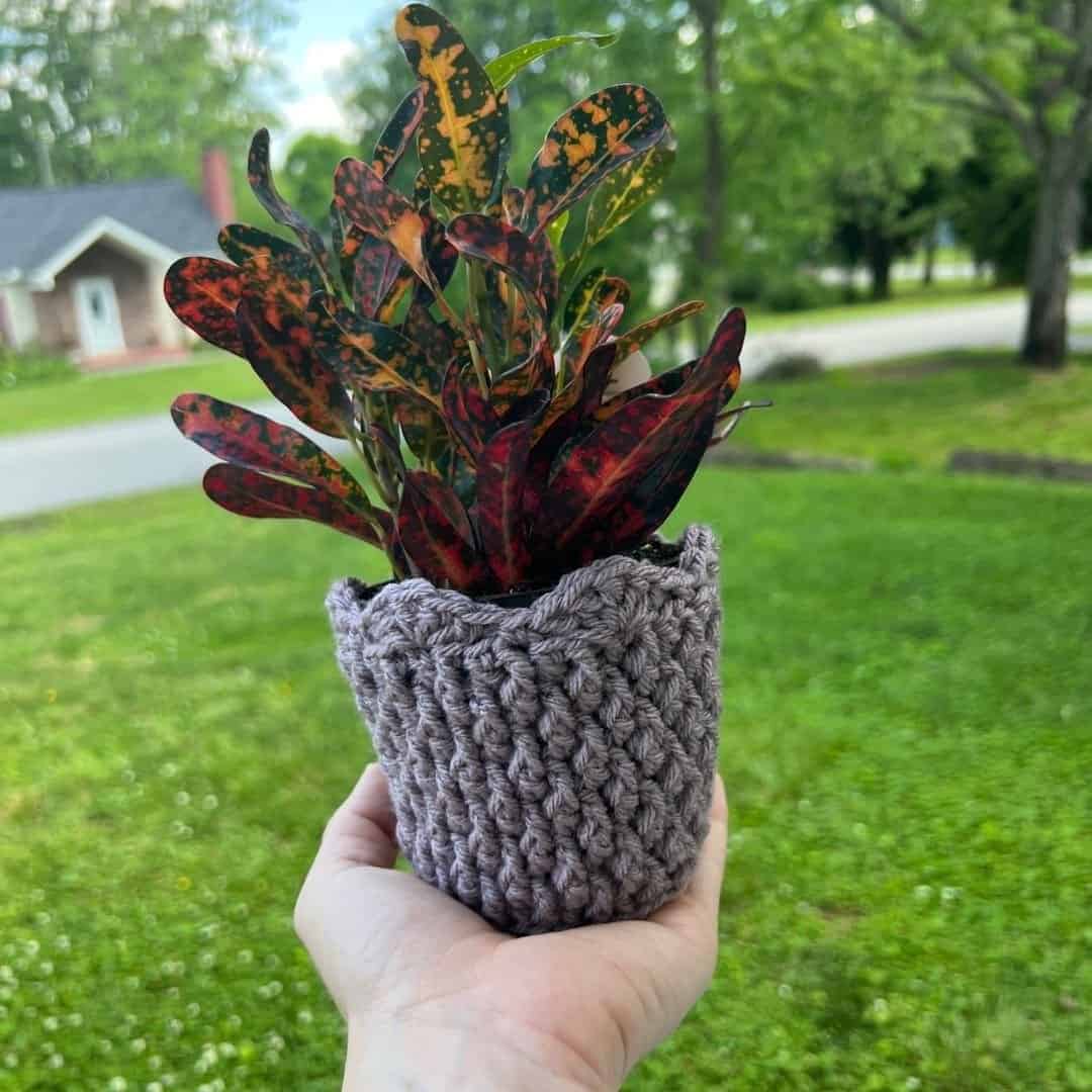 Cozy Alpine Plant Pot Cover. Free Crochet Pattern by Juniper and Oakes