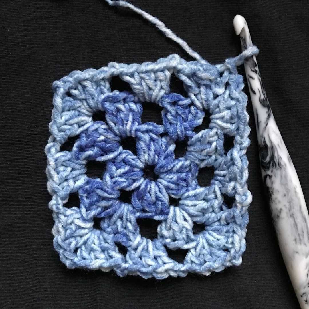 crochet granny square stitch tutorial by Juniper and Oakes