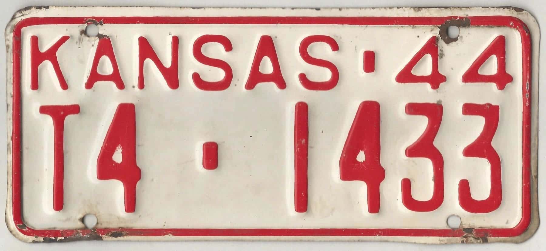Kansas 1944 truck license plate Crawford county #T4-1433