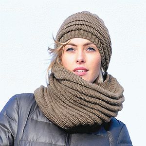 Knitted cowl and hat. Free knitting pattern.