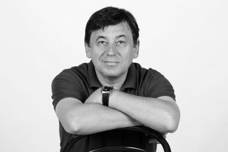 Hangok szárnyán a Föld körül