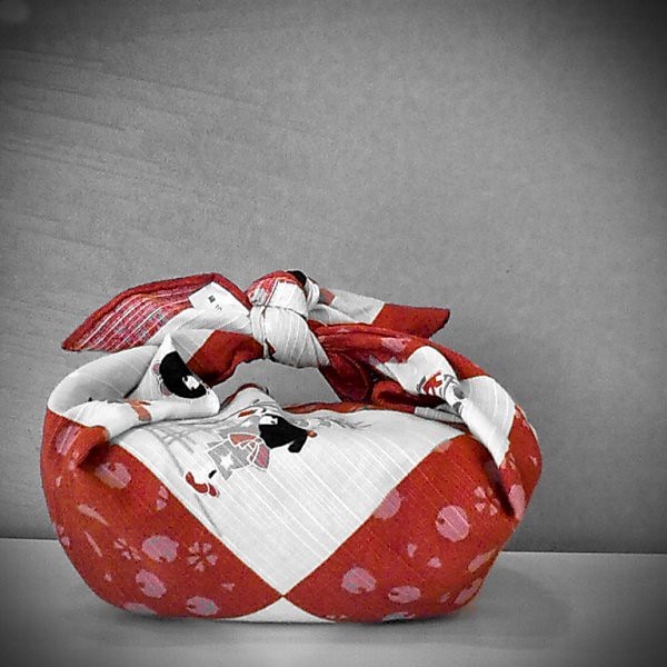 Furoshiki – japán kendőkötés bemutatóval