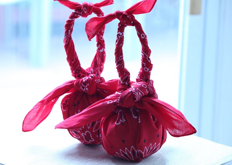 Furoshiki – japán kendőkötés bemutatóval