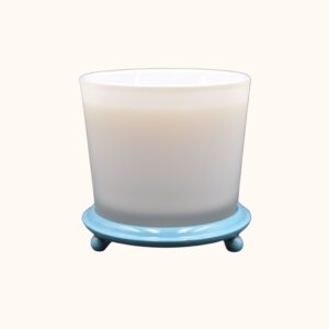 tafelstandaards uitgevoerd in baby blauw voor bij uw geboorte kaarsen van l'aimé candles