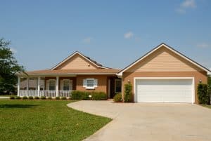 House with a manicured lawn and a white garage door in Tracy, California.