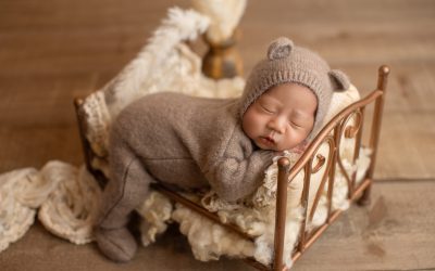 Studio vs. Lifestyle: Choosing the Right Newborn Photography Experience in Edmonton