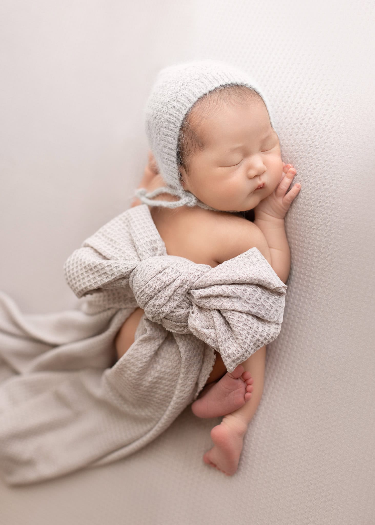 newborn bum up pose in light gray
