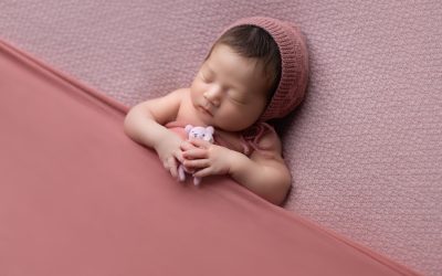 Top 5 Poses for Dreamy Newborn Photography (And How I Capture Them)