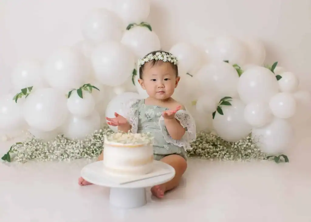 Edmonton cakesmash photography, baby smashing the cake