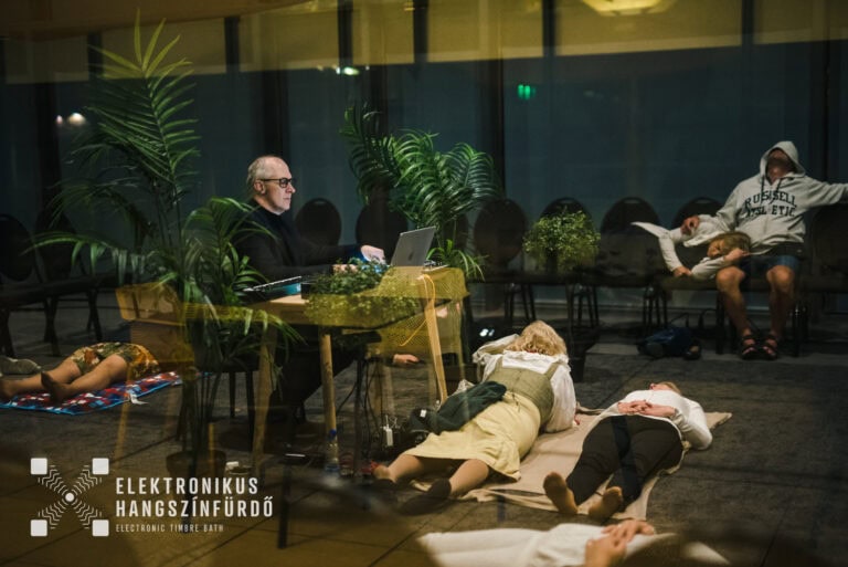 Elektronikus hangszínfürdő