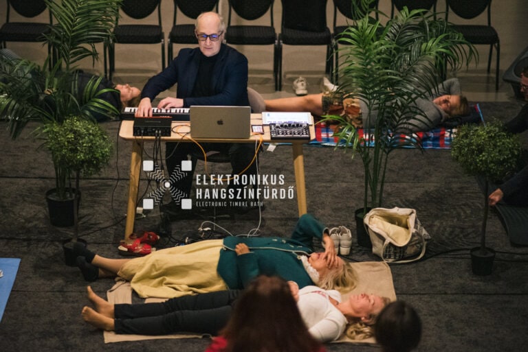 Elektronikus hangszínfürdő