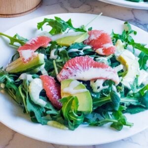 avocado-grapefruit-salad-on-small-serving-plate