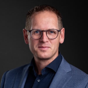 Zakelijke profielfoto van Gerhard. Zakelijke profielfoto laten maken Arnhem - Marcel de Bont