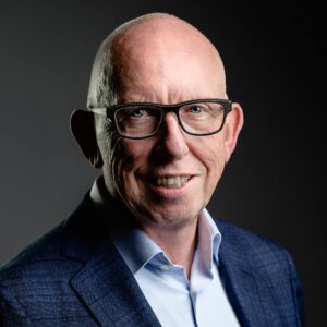 Een zakelijk portret van Theo. Zakelijke profielfoto laten maken Arnhem - Marcel de Bont