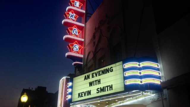 It’s time to spend an evening with my homie Kevin Smith.