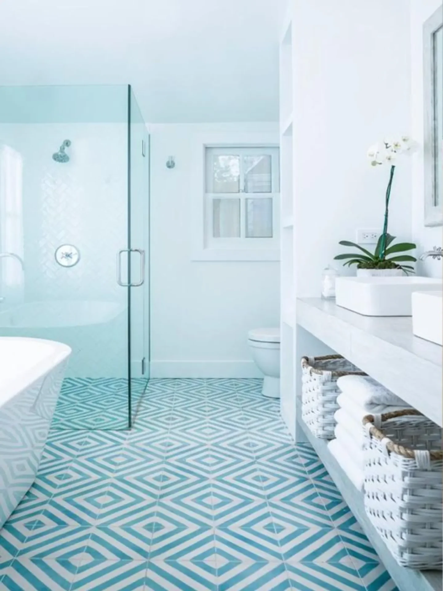 Pamela Andersons malibu double wide bathroom 2