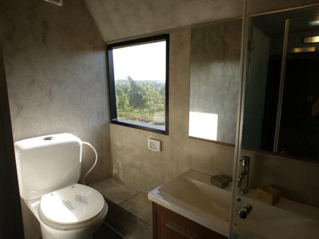 vintage buses-Abondoned Bus Remodeled into beautiful mobile home- Bathroom