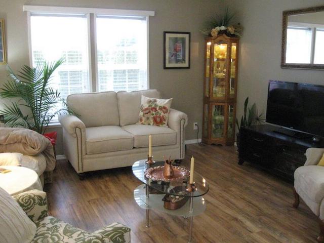 Beautiful 1995 Double Wide Remodel - living room 2