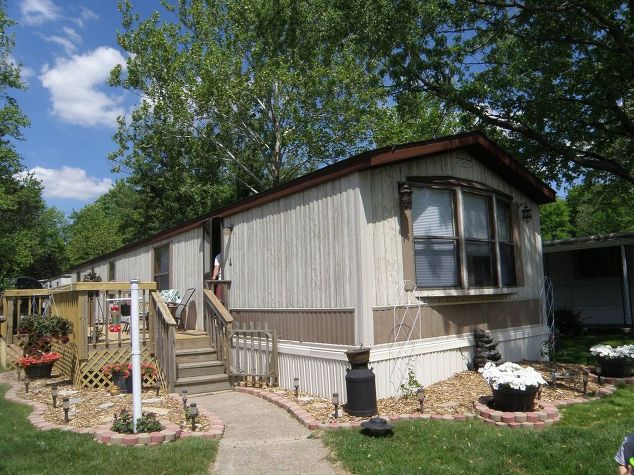 farmhouse kitchen makeover-exterior-of-mobile-home