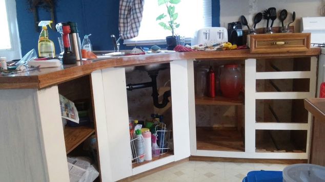 farmhouse kitchen makeover-painting-the-cabinets-antique-white