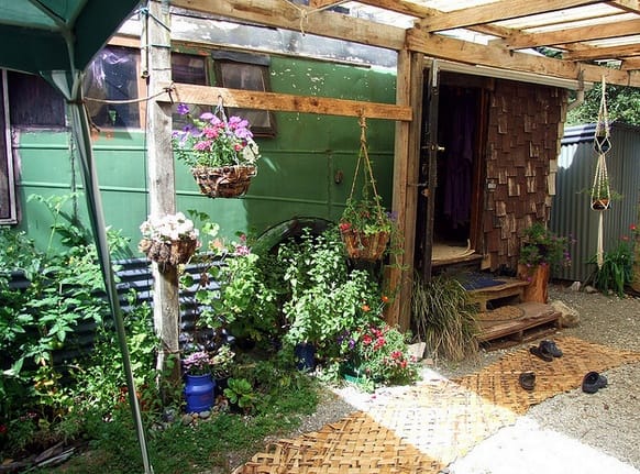 vintage buses-New Zealand House Truck Converted Into a Home (1)