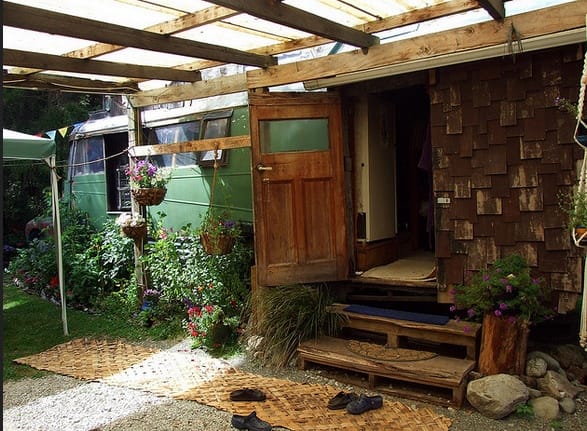 vintage buses-New Zealand House Truck Converted Into a Home (2)