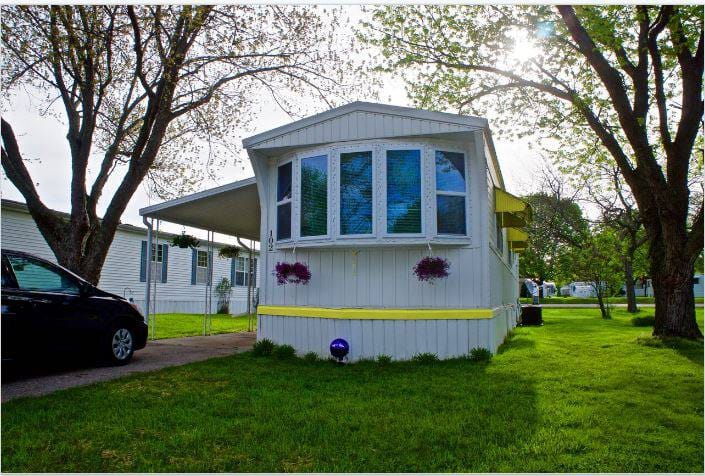 affordable mobile home remodel 1968 Landola single wide goes Retro exterior trim painted