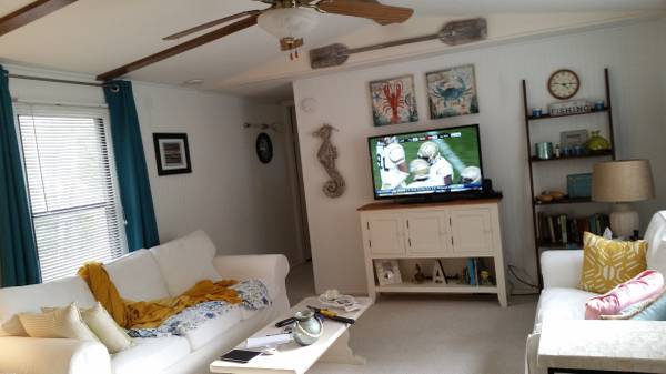 emerald isle mh for sale living room