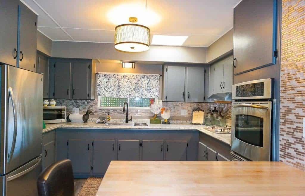 jaw-dropping-mobile-home-gray-kitchen Jaw Dropping Mobile Home Gray Kitchen