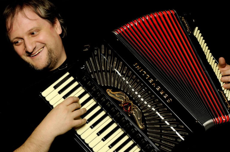 Orosz Zoltán harmonikaművész és Barátai újévi koncertje