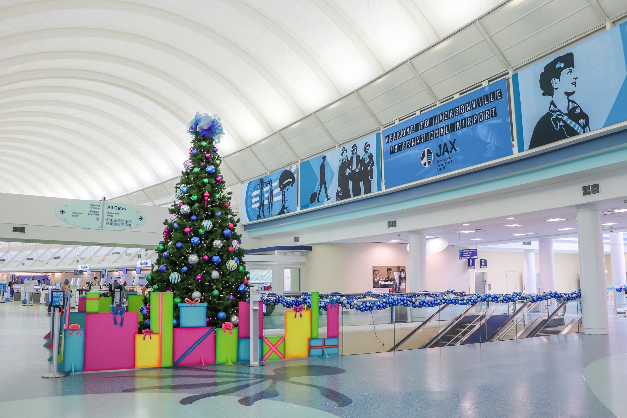 Jacksonville Airport_Holiday Decor_Jacksonville Airport_2020-59