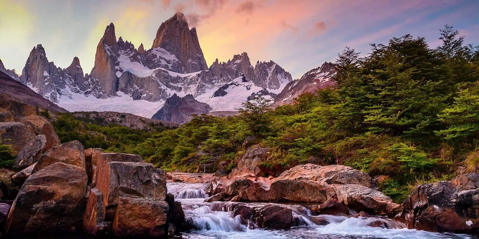 Cerro Fitz Roy al atardecer en El Chaltén, Patagonia