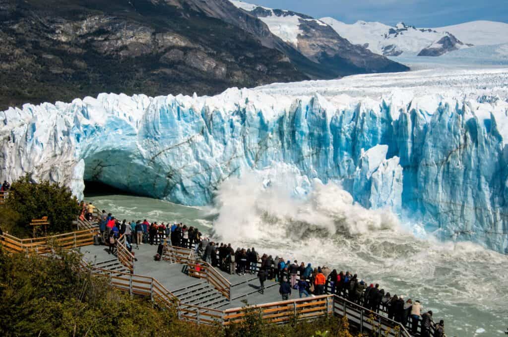 Desprendimento de gelo na frente do Glaciar Perito Moreno