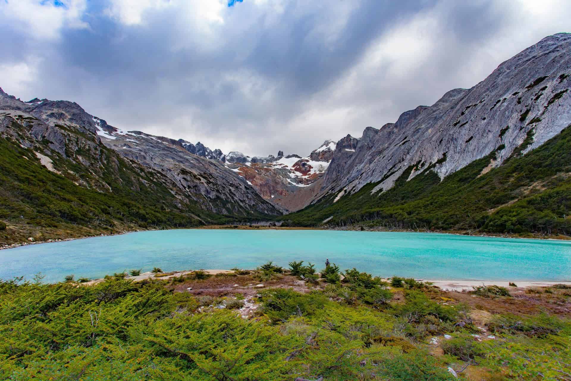 Laguna Esmeralda con glaciares y montañas nevadas, Ushuaia