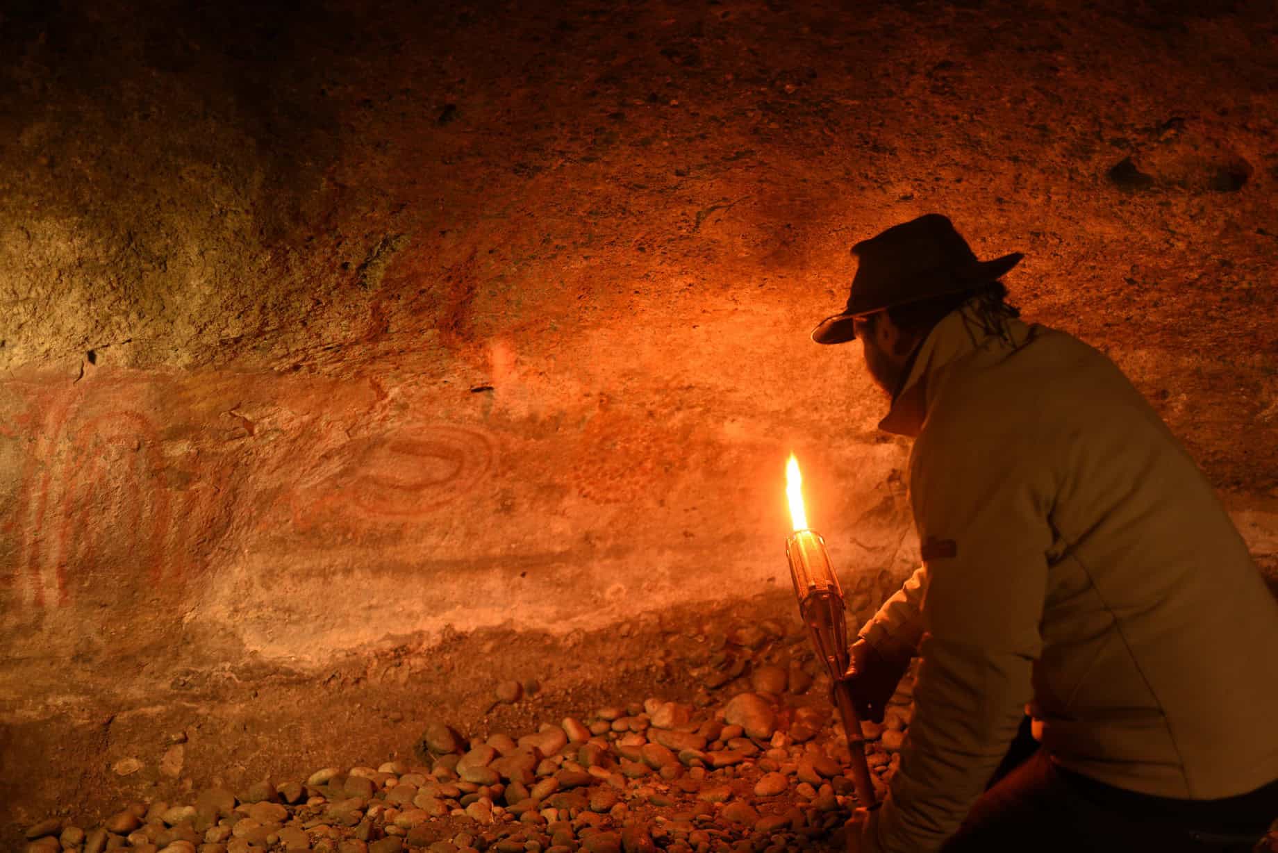 Fogón dentro de cueva en Nativo Experience El Calafate
