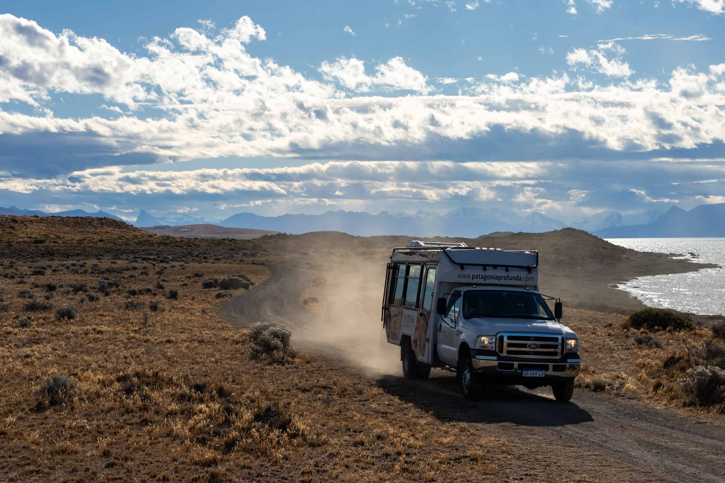Camioneta 4x4 en ruta Nativo Experience