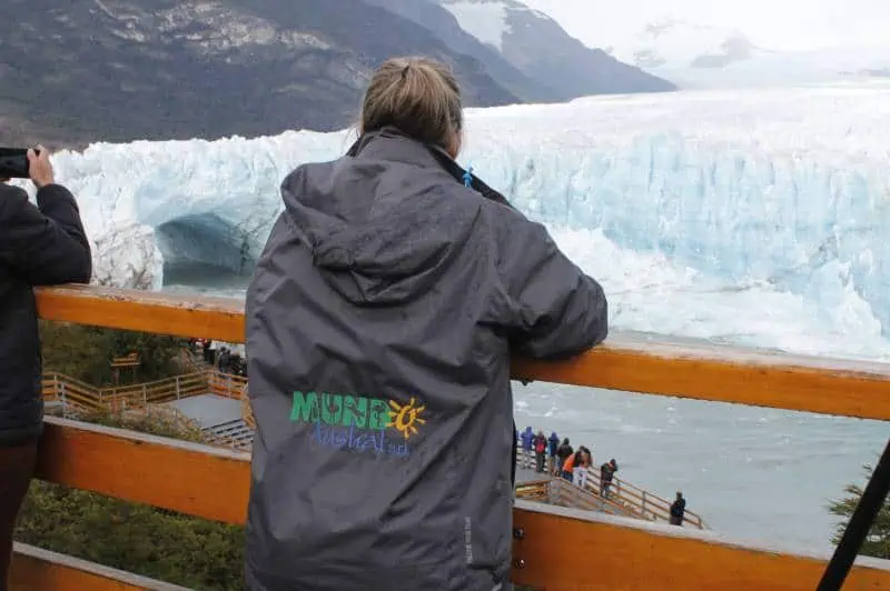 Turista Glaciar Perito Moreno El Calafate