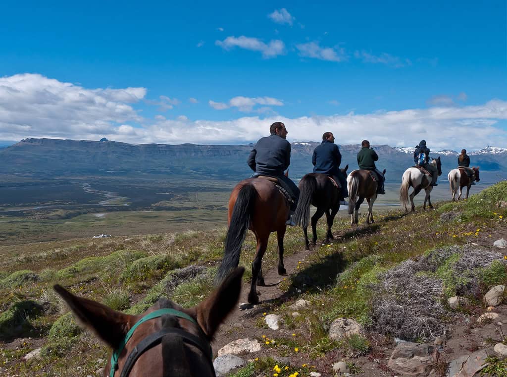 Vista a cavalo do grupo durante a cavalgada no Cerro Frías, El Calafate