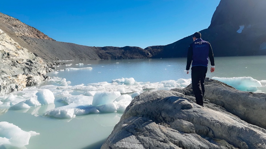 Icebergs floating in the Ojo del Albino Lagoon at the foot of the glacier, Ushuaia