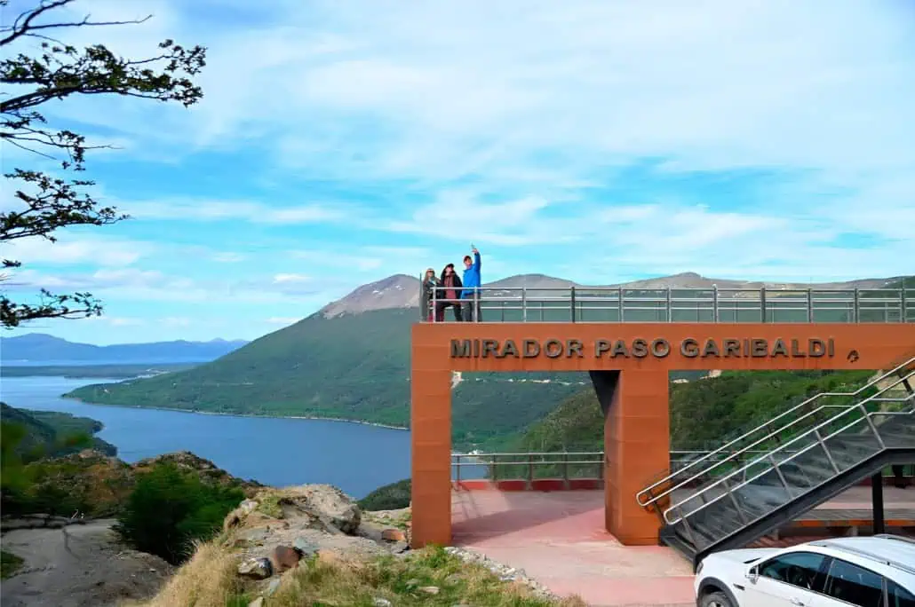 Mirador Paso Garibaldi con vista al Lago Escondido, excursión en Ushuaia